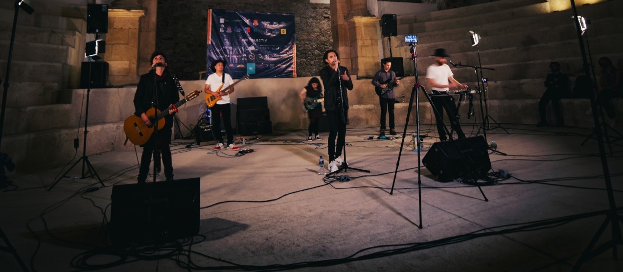 O cantor e compositor chileno Camilo Antileo fez uma apresentação na mítica Plaza de Gallos de León, em Guanajuato, México