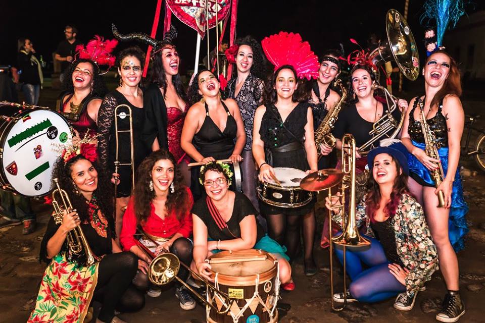 DAMAS DE FERRO, la primera fanfarria carioca integrada sólo por mujeres lleva a Cuba su dinámica propuesta