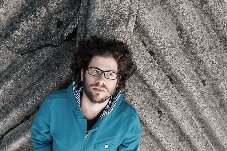 El versátil pianista, compositor y cantante colombiano Nicolás Ospina realizará presentaciones en Buenos Aires