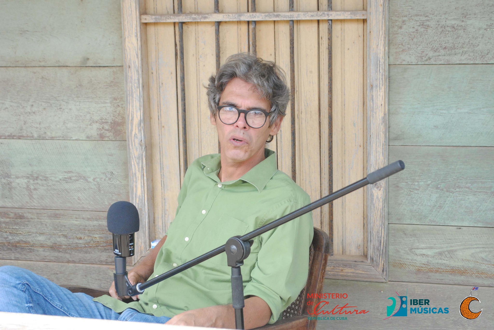 De Cuba chega uma nova edição de “Remolino”, nesta edição com um capítulo sobre a obra e a figura do trovador Ariel Barreiros