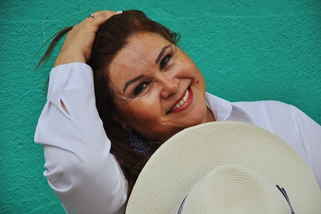 La cantante y compositora paraguaya Lizza Bogado inicia su gira “Esperanza y Fe” por diversos escenarios de México