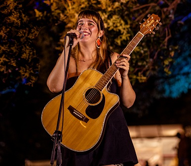La cantante, guitarrista y compositora uruguaya Papina De Palma también será parte de la grilla del “Festival Mujeres a la Patagonia” de Bariloche, Río Negro, Argentina