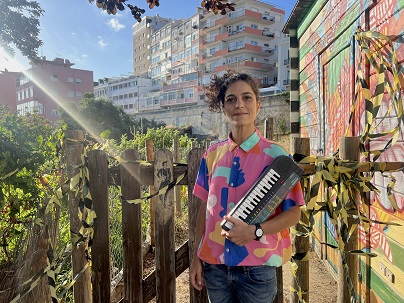 A cantante e compositora Érika Machado lança o EP com o resultado de seu trabalho criativo feito desde sua casa em Portugal