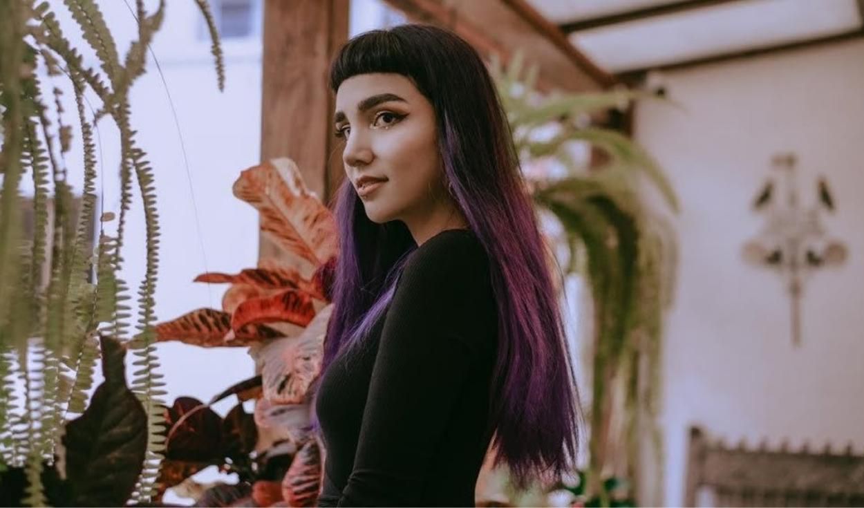 A artista pop urbana peruana Naïa Valdez se apresentará em Medellín, Colômbia