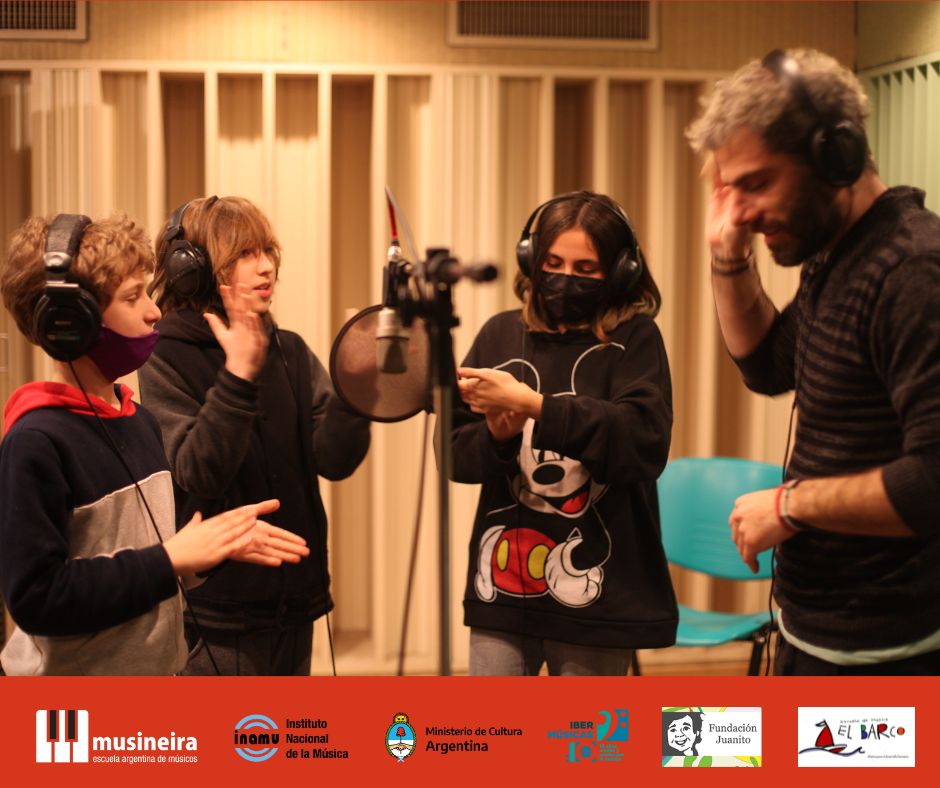 Os conjuntos infantis da “Associação Civil Musineira” (Argentina) e “O Barco Escola de Música” (Uruguai) apresentam seu trabalho sobre a “África do Sul Canción Antigua” de Rubén Rada