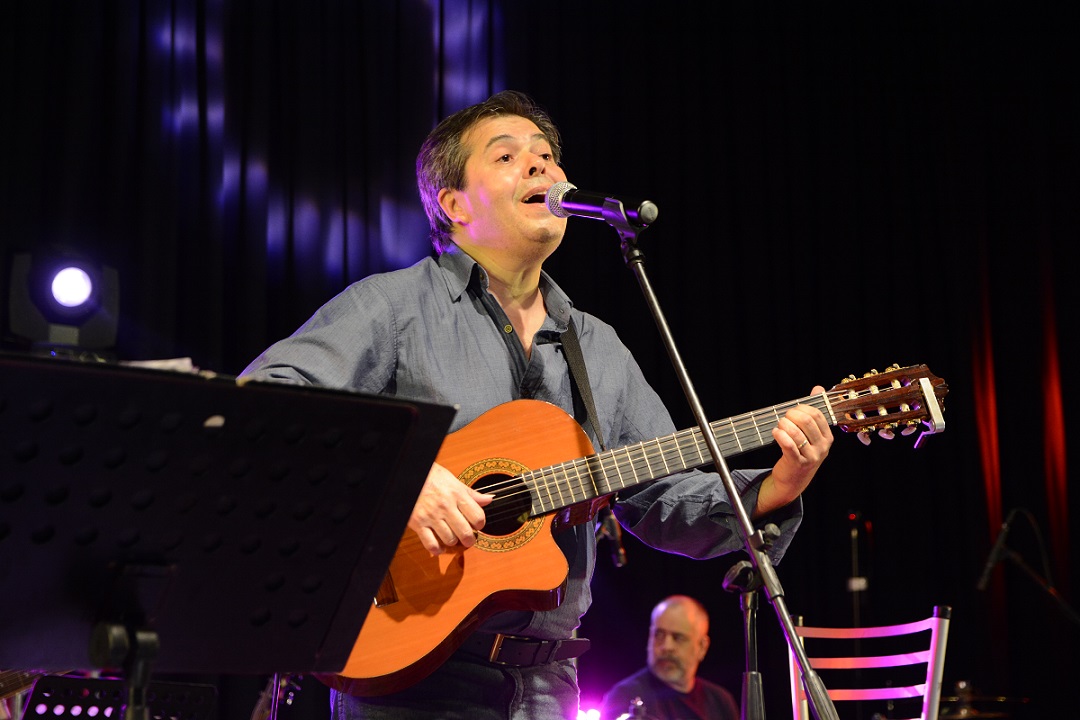 O cantor e compositor paraguaio Víctor Riveros se apresentará na edição costarriquenha do Festival Sonamos Latinoamérica