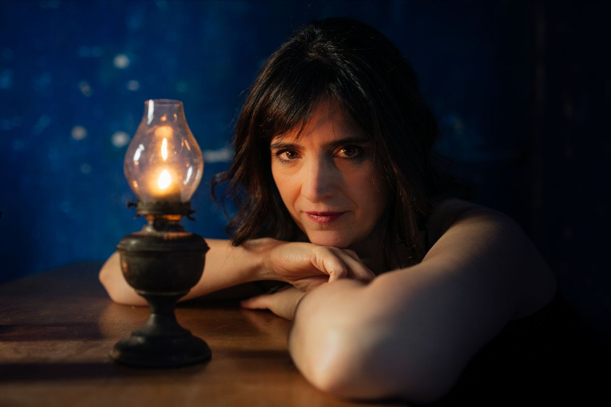 A cantora-compositora argentina Georgina Hassan lança seu novo álbum contendo a canção composta com o poeta galego Eduardo Estévez, canção vencedora do Concurso Ibermúsicas de Criação de Canções de 2022