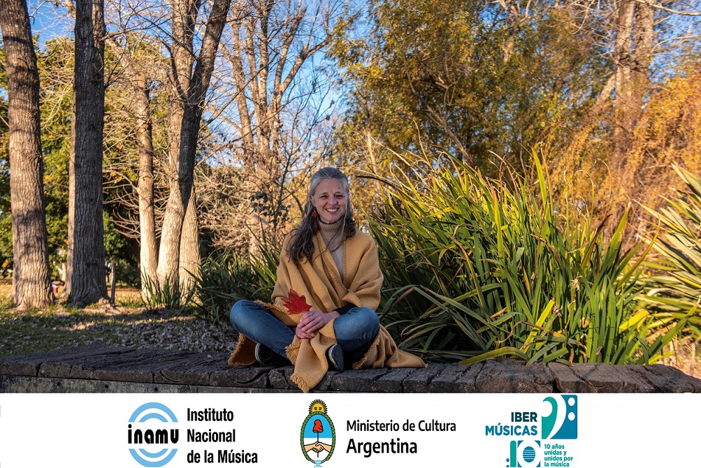 A artista e professora argentina María Florencia Di Stéfano viaja ao Uruguai para se aperfeiçoar na luteria com elementos descartados