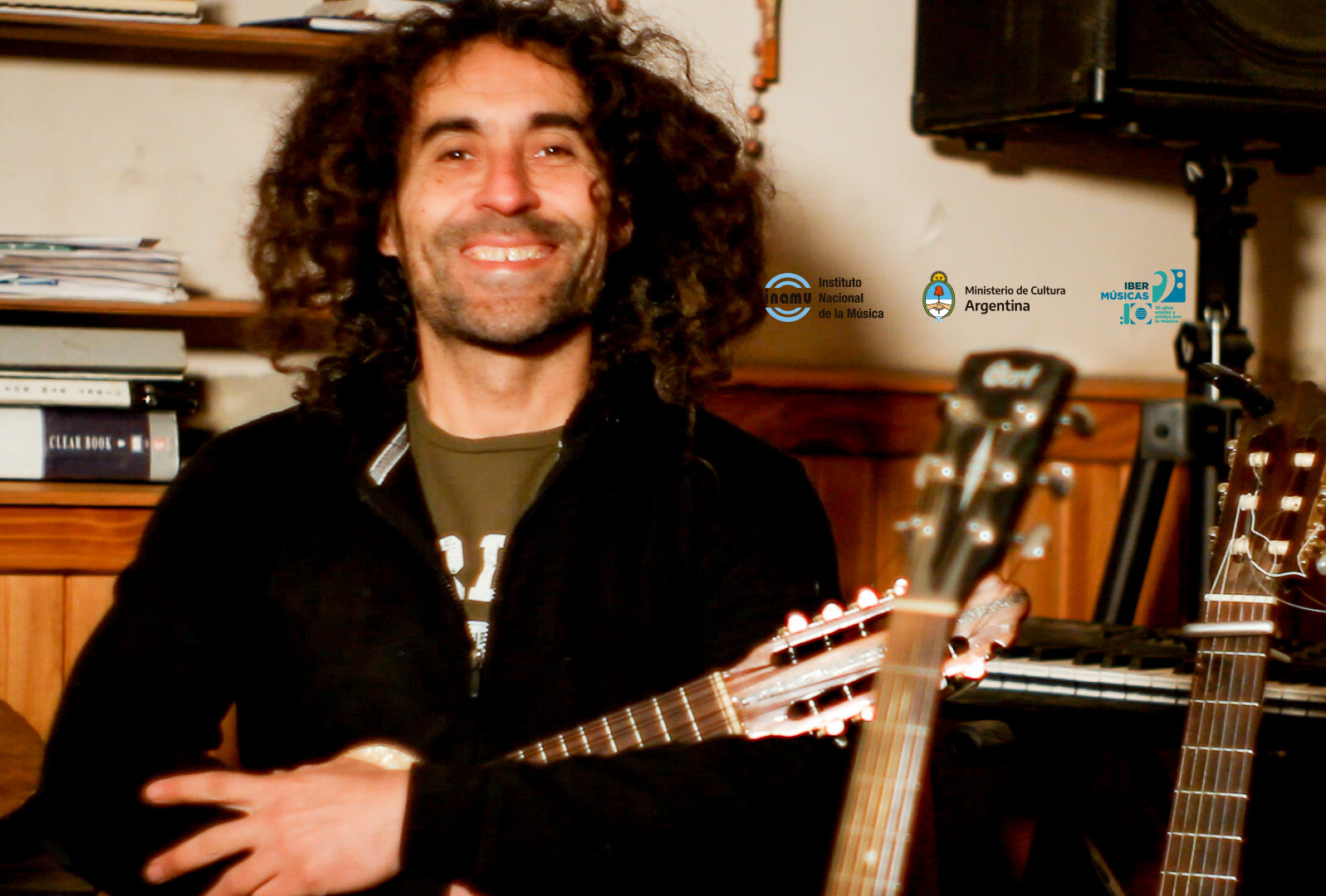 O músico e cineasta argentino Kiran Sharbis apresenta o episódio piloto da sua websérie “Vive o Muere” (Viver ou Morrer)