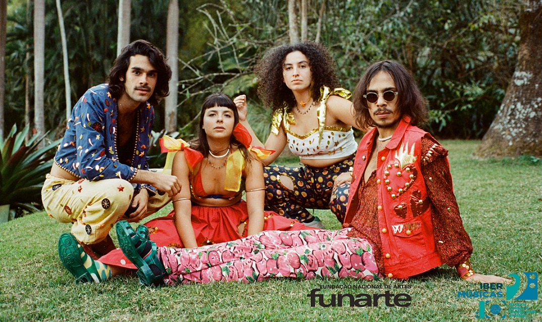 O supergrupo brasileiro Bala Desejo vai fazer três espectáculos em Portugal