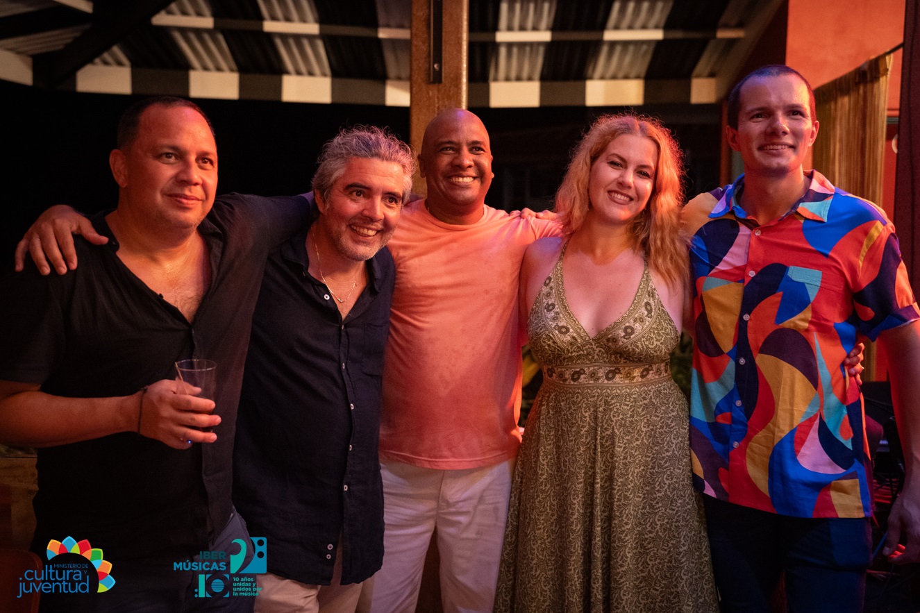 O grupo cubano-costa-riquenho-brasileiro Ritmos de Litoral se apresentará no Brasil