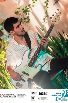 O músico paraguaio Nicolás Cañete inicia a sua especialização em arte flamenca em Espanha