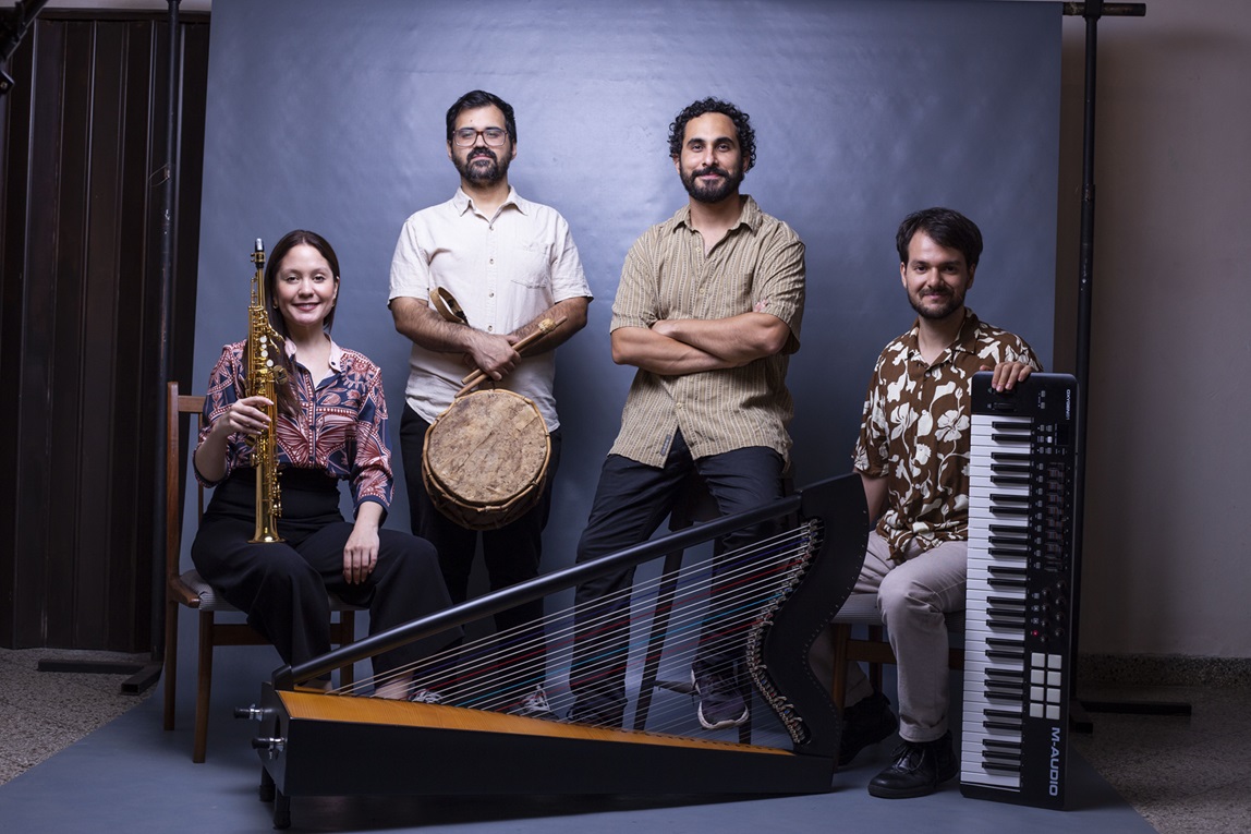 O grande harpista paraguaio Juanjo Corbalán fará uma digressão europeia com o seu Quarteto