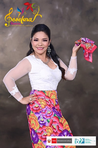 A cantora e compositora peruana Josefina Ñahuis leva a sua música ao Equador