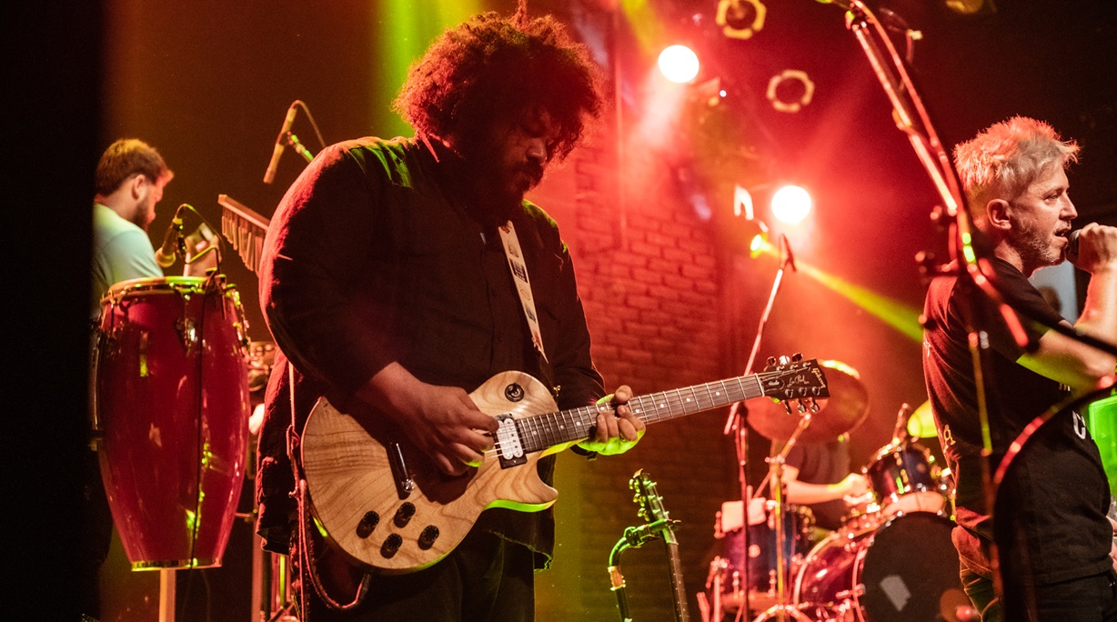 Martín Buscaglia retorna à Espanha, desta vez acompanhado por sua banda Los Bochamakers