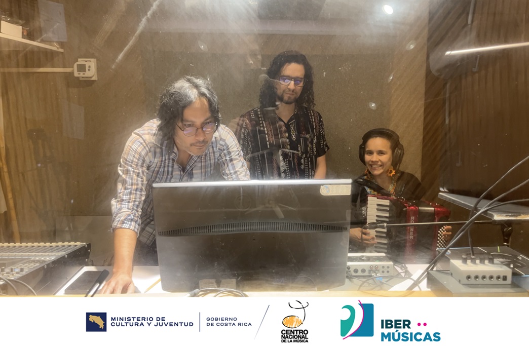 Guadalupe Urbina, da Costa Rica, apresenta “El baile de la señorita” do Cancionero Tradicional de Guanacaste VOL III: Parrandeando con Güilas