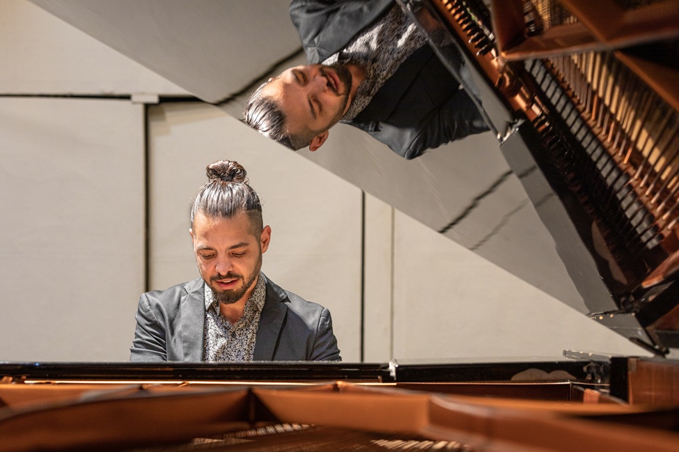 O compositor argentino Lucas Querini apresenta o vídeo da estreia de sua obra Fantasía Sinfónica, vencedora do Prêmio  Ibermúsicas em Homenagem ao 100º Aniversário de “La Cumparsita”