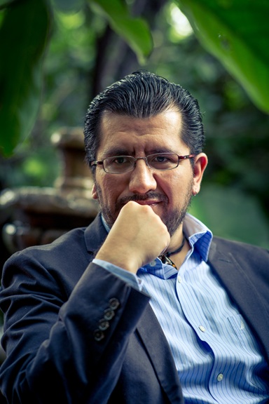 O violonista e pesquisador mexicano José Luis Segura Maldonado inicia seu trabalho de pesquisa sobre as obras para violão de Carlos Chávez