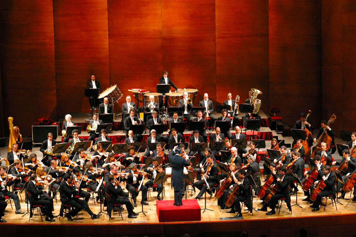 A Orquestra Sinfônica de Yucatán, México, dirigida por Martín Fraile Milstein, recebe o compositor argentino Mauricio Charbonnier