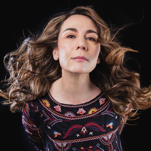 Hoje recomendamos a playlist “Caleidoscopio sonoro de artistas mexicanas”  criada por Iracema de Andrade para Identidades Sonoras