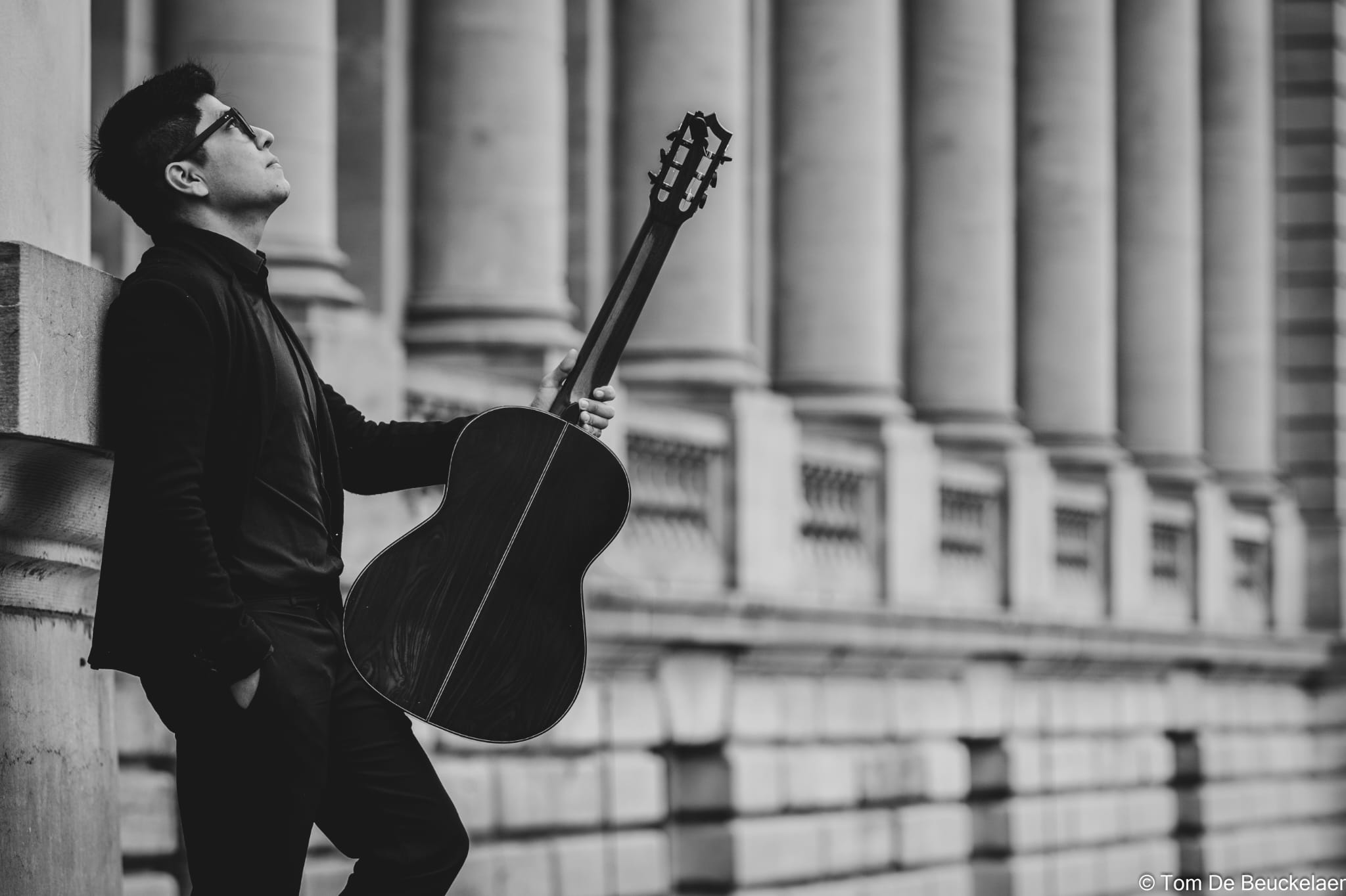 O guitarrista mexicano David Huchin inicia o processo de gravação de “Guitarra Brasileira Moderna” sobre a obra do compositor Marco Pereira