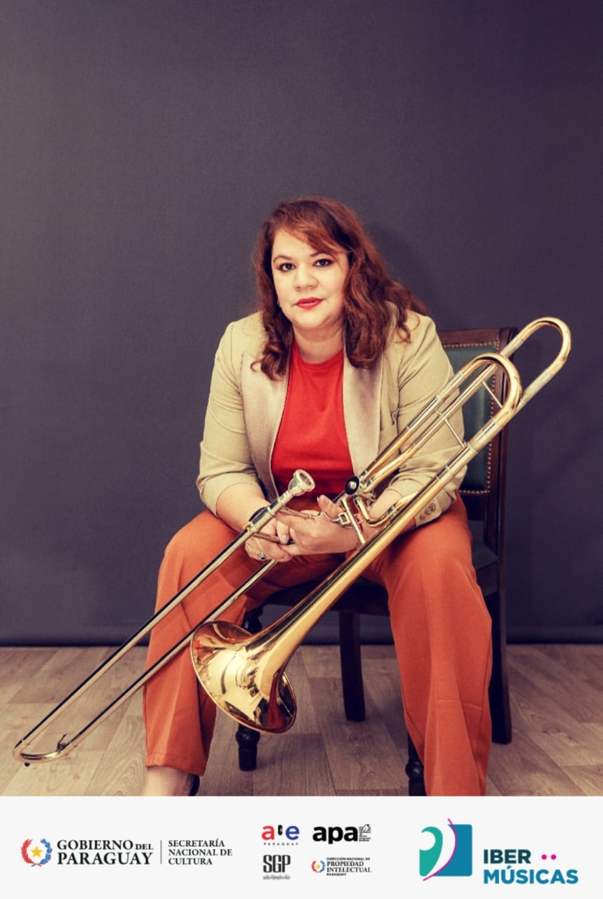 A compositora paraguaia Fátima Abramo Acuña continua com seu Mestrado Universitário em Composição Musical com Novas Tecnologias na Universidade Internacional de La Rioja, Espanha
