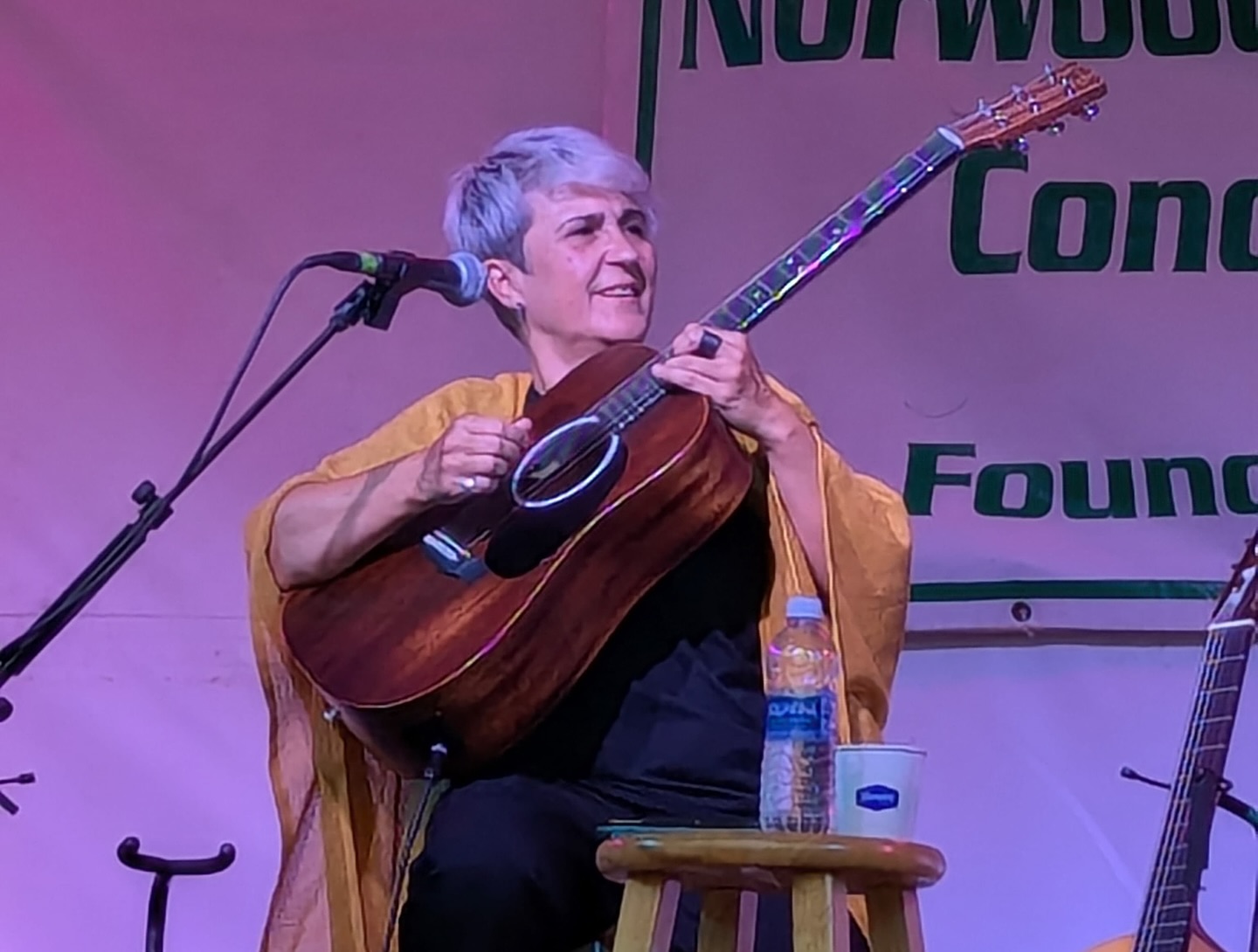 A cantora e compositora LauraB volta a fazer uma turnê pelos Estados Unidos com o apoio do Ibermúsicas e da Mid Atlantic Arts.